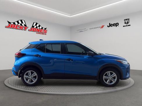 Used 2023 Nissan Kicks S FWD image 11
