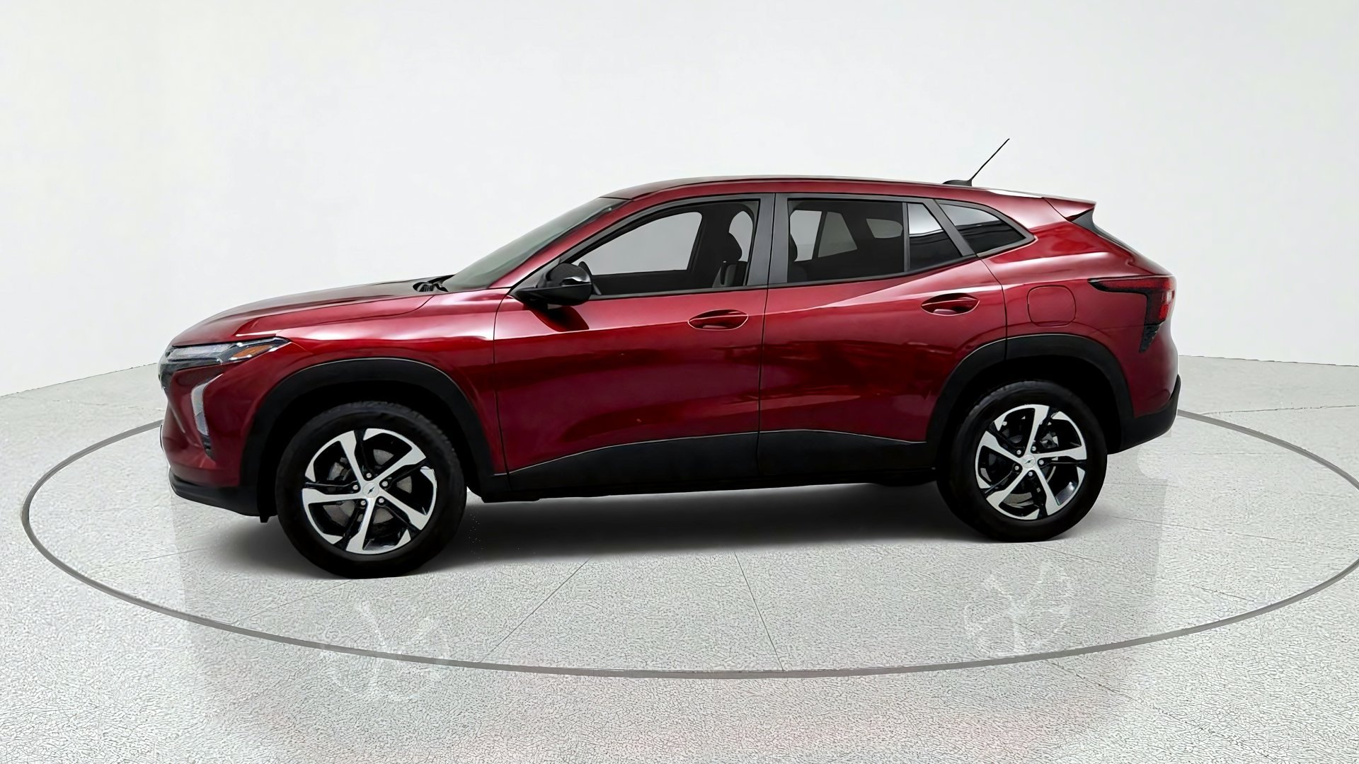 Used 2024 Chevrolet Trax RS FWD image 2