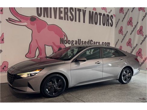 Used 2022 Hyundai Elantra SEL w/ Convenience Package FWD image 7