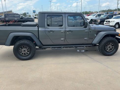 Used 2020 Jeep Gladiator Sport w/ Quick Order Package 24S AWD/4WD image 2