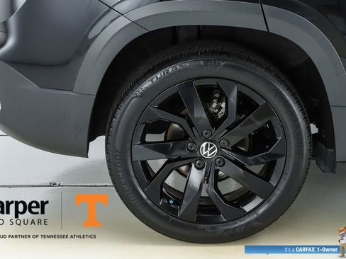 Used 2023 Volkswagen Taos SE w/ Panoramic Sunroof Package image 13