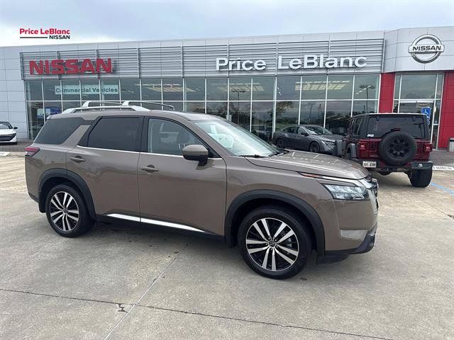 Certified 2025 Nissan Pathfinder Platinum w/ Cargo Package FWD image 1