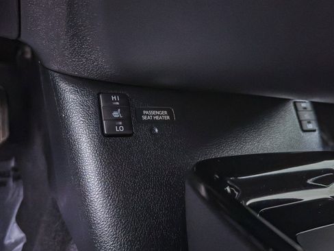 Used 2017 Toyota Prius Prime Premium image 30