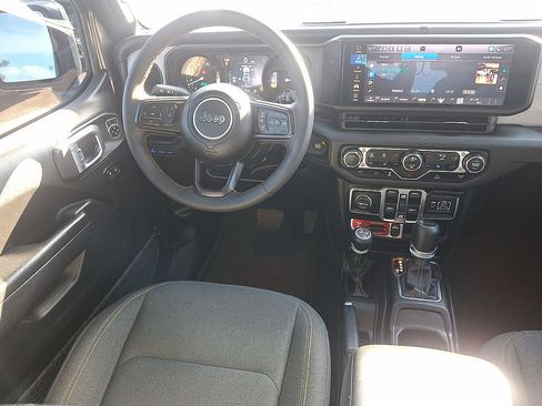 Used 2024 Jeep Wrangler Unlimited AWD/4WD image 15