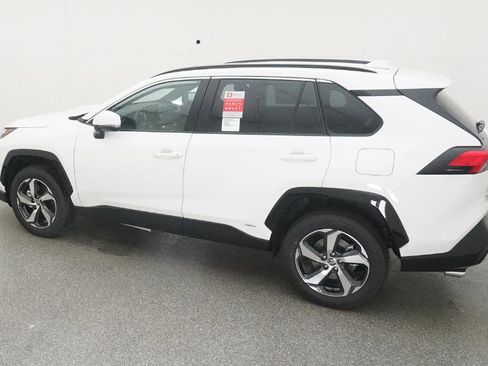 New 2025 Toyota RAV4 SE image 11