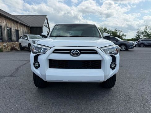 Used 2024 Toyota 4Runner SR5 AWD/4WD image 9