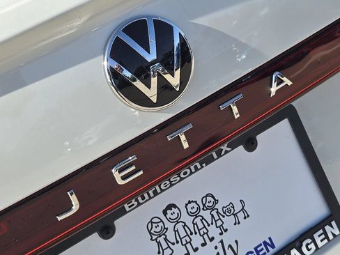 New 2026 Volkswagen Jetta SE FWD image 9