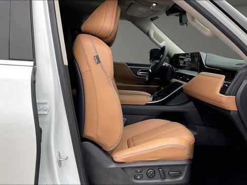 Used 2025 INFINITI QX80 Sensory AWD/4WD image 7