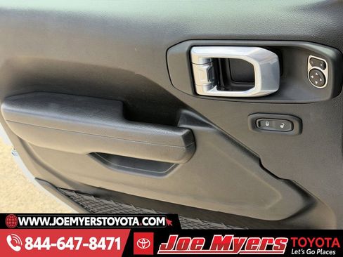 Used 2024 Jeep Wrangler Sport S image 25