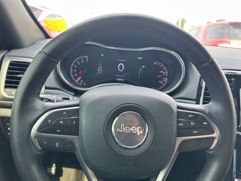 Used 2019 Jeep Grand Cherokee Altitude AWD/4WD image 18