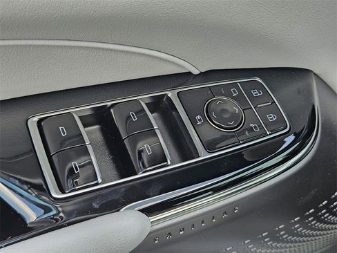 New 2025 Cadillac Lyriq Luxury image 17