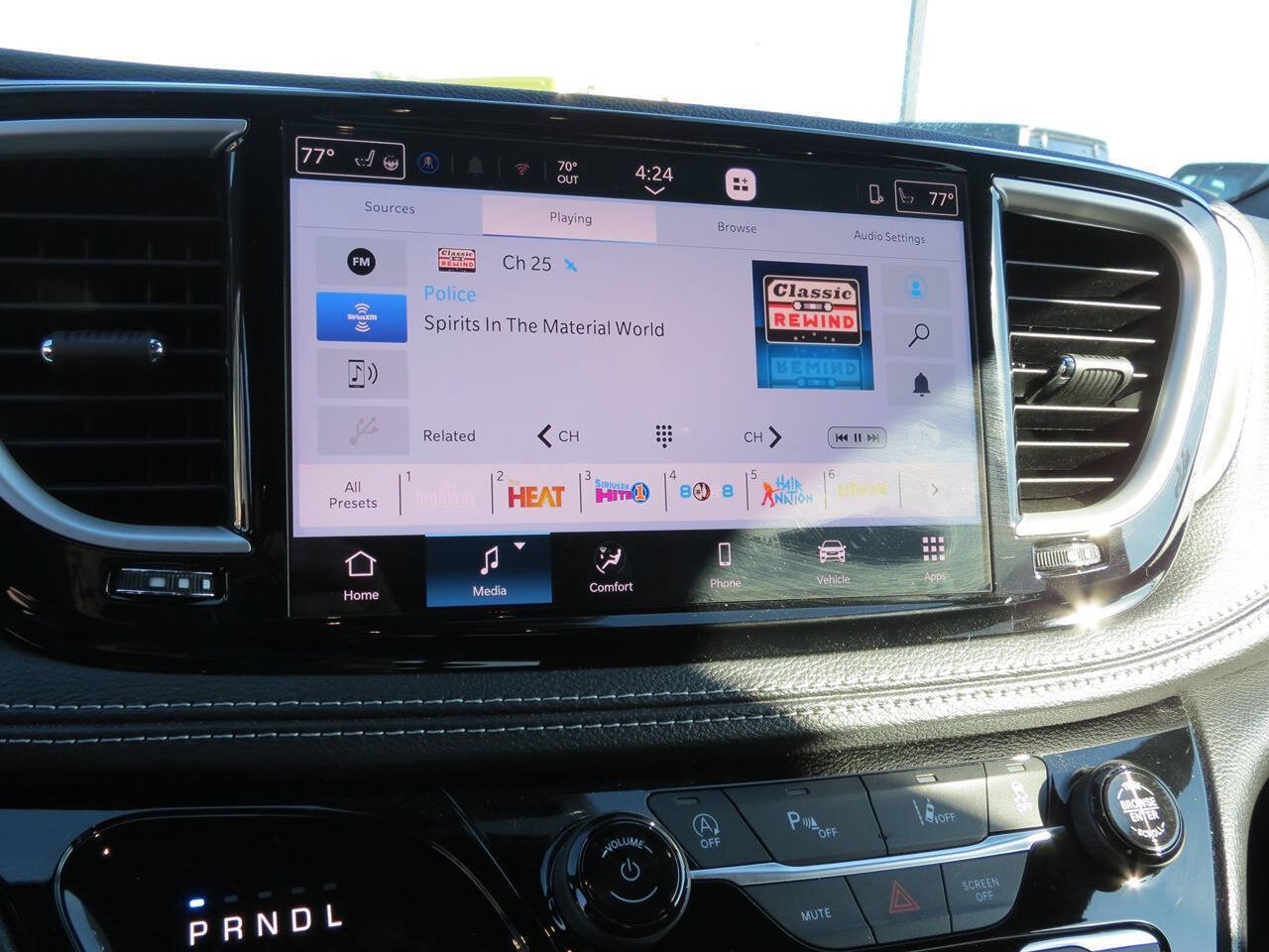 Used 2027 Chrysler Pacifica Select FWD image 10