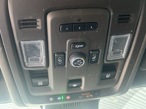 Used 2024 Chevrolet Suburban Z71 w/ Luxury Package AWD/4WD image 29