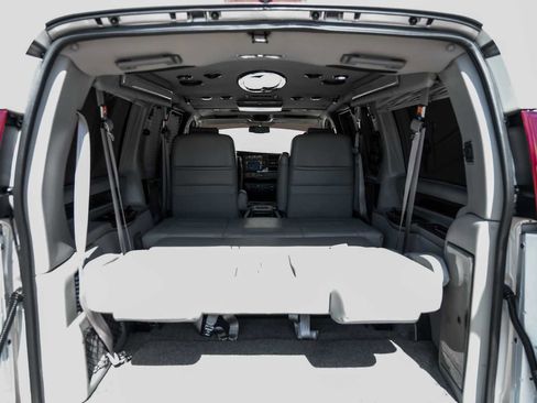 Used 2011 Chevrolet Express 1500 image 57