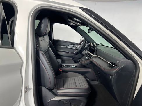 Used 2025 Ford Explorer ST-Line w/ Premium Package image 33