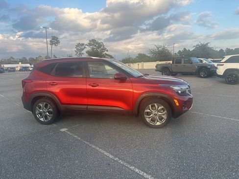 Used 2024 Kia Seltos LX image 4