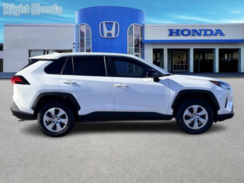 Used 2022 Toyota RAV4 LE w/ Carpet Mat Package (TMS) image 7