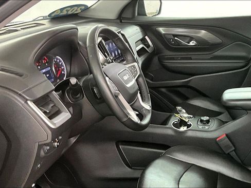 Used 2024 GMC Terrain SLT image 17