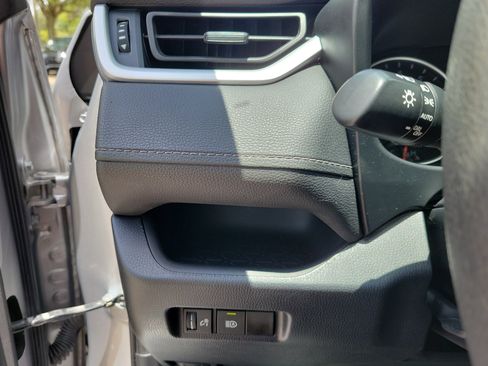 Used 2021 Toyota RAV4 XLE FWD image 17