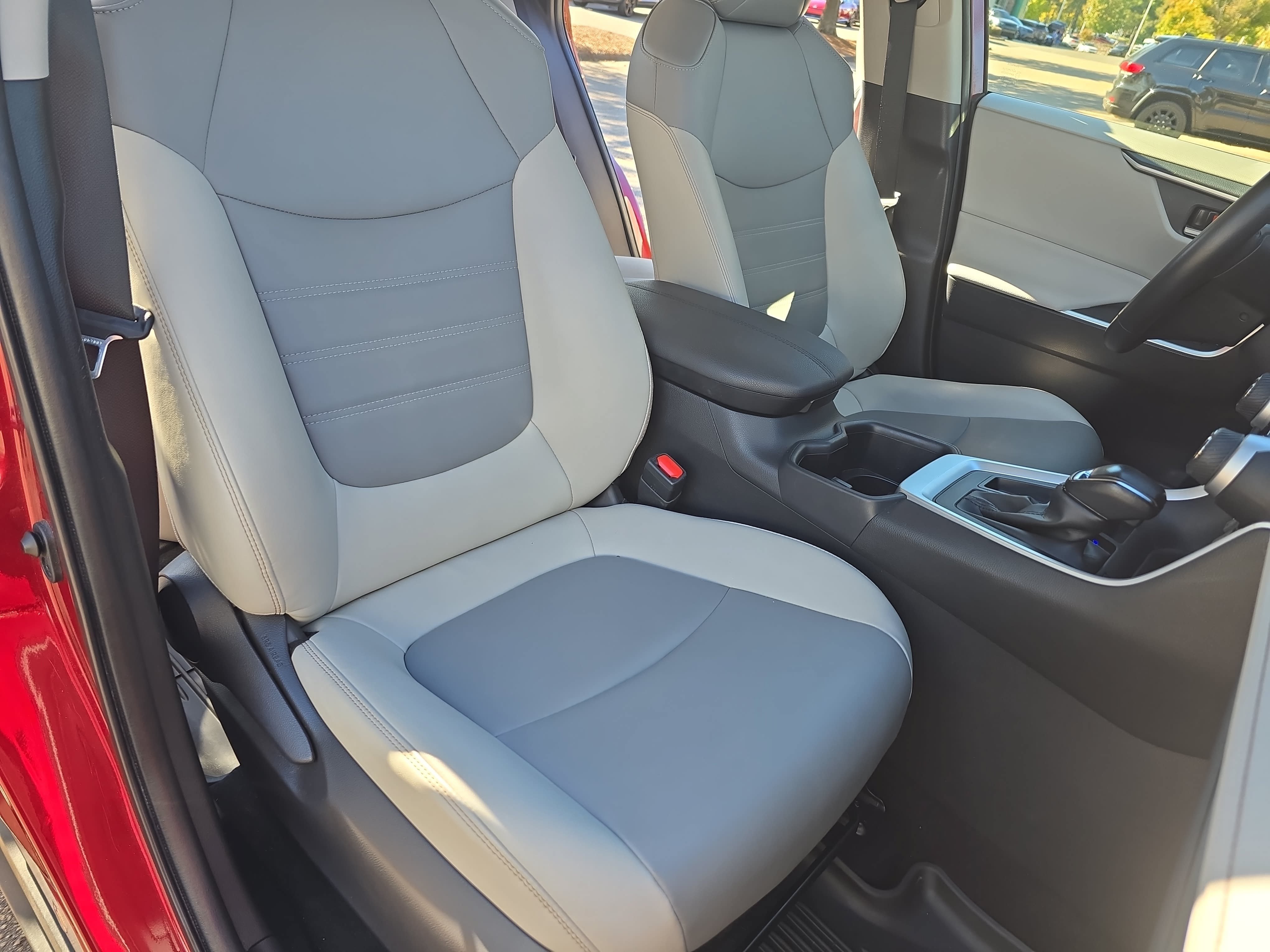 Used 2023 Toyota RAV4 XLE Premium FWD image 10