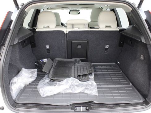 Used 2024 Volvo XC40 B5 Plus w/ Protection Package Premier AWD/4WD image 31