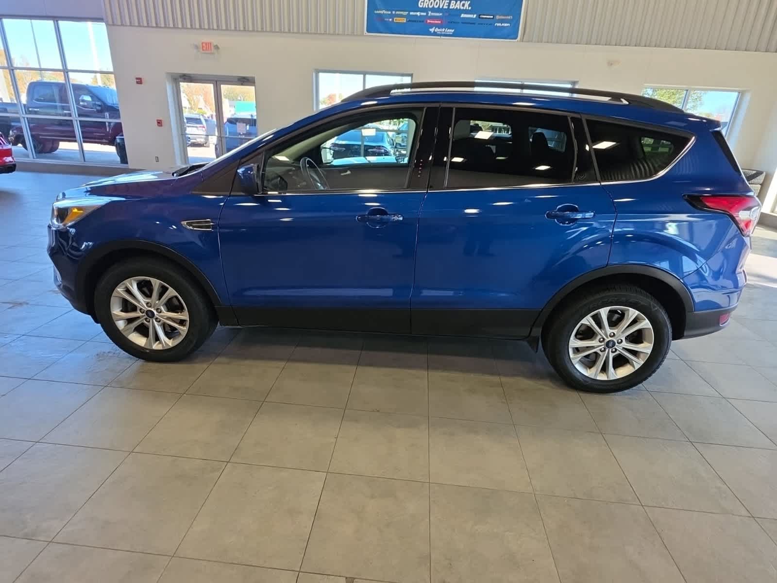 Used 2018 Ford Escape SE w/ SE Sync 3 Package FWD image 11