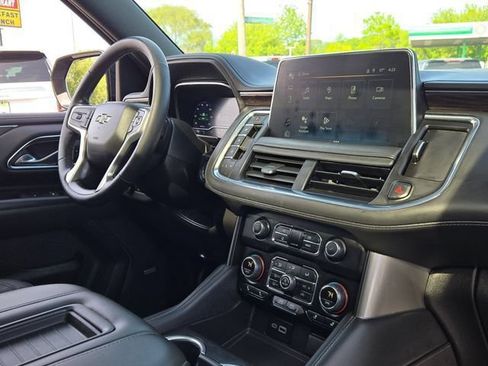 Used 2023 Chevrolet Suburban Z71 w/ Luxury Package AWD/4WD image 13
