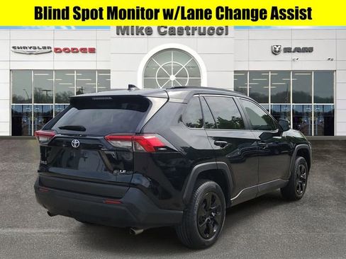 Used 2019 Toyota RAV4 LE w/ Carpet Mat Package FWD image 4