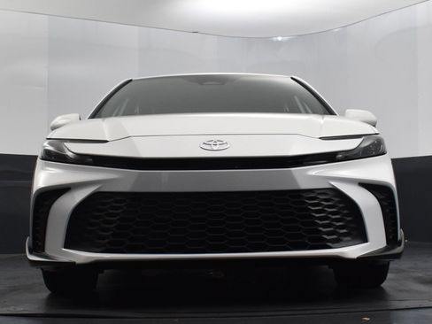 Used 2025 Toyota Camry SE image 43