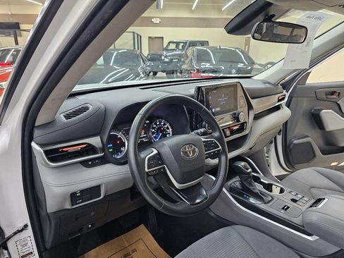 Used 2023 Toyota Highlander LE image 18