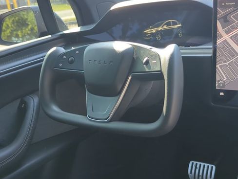 Used 2022 Tesla Model X Plaid image 26