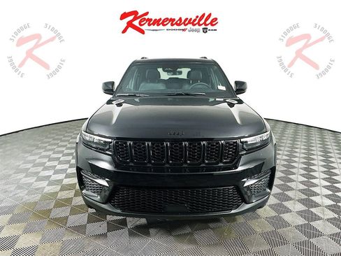 New 2025 Jeep Grand Cherokee Altitude image 2