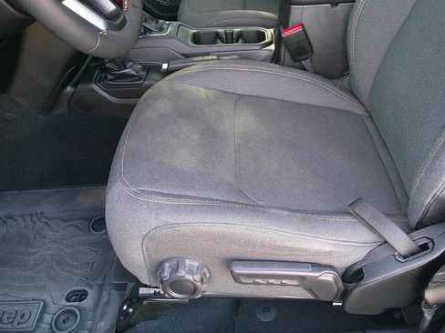 Used 2024 Jeep Gladiator Sport image 19