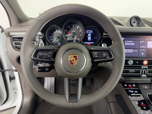 Certified 2026 Porsche Macan image 28