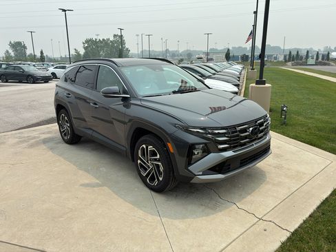 Certified 2025 Hyundai Tucson Limited AWD/4WD image 7