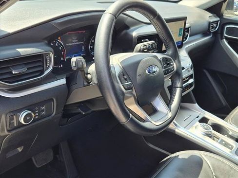 Used 2020 Ford Explorer XLT w/ Equipment Group 202A RWD image 9
