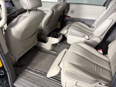 Used 2013 Toyota Sienna Limited w/ Premium Pkg AWD/4WD image 19