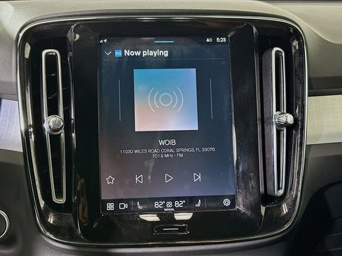 Used 2025 Volvo XC40 B5 Core image 24