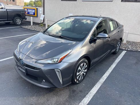 Used 2020 Toyota Prius LE image 7