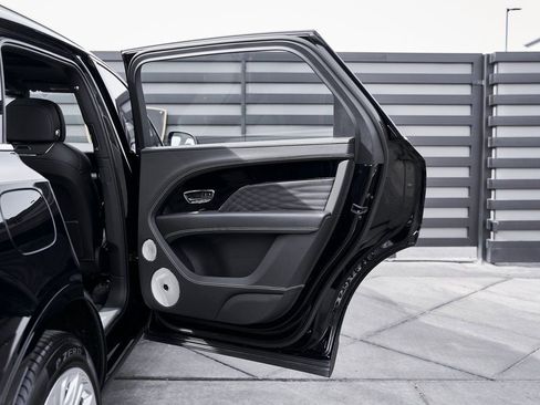 Used 2023 Bentley Bentayga Extended Wheelbase image 25