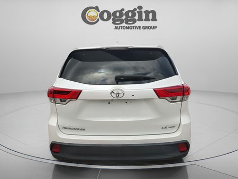 Used 2018 Toyota Highlander Plus AWD/4WD image 5