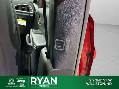 New 2026 Chrysler Pacifica Select AWD/4WD image 47