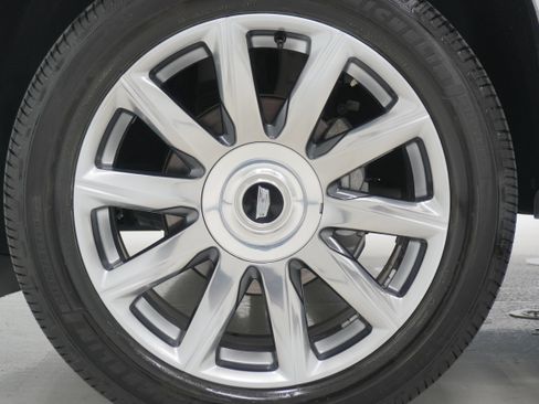 Used 2021 Cadillac Escalade ESV Premium Luxury Platinum AWD/4WD image 37