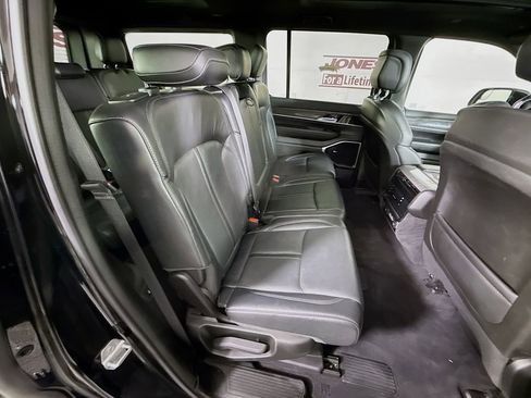 Used 2022 Jeep Wagoneer Series III w/ Premium Group I image 35