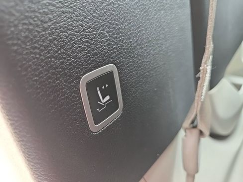 Used 2024 Chrysler Pacifica Touring-L image 83