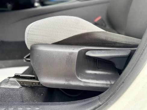 Used 2019 Toyota C-HR XLE image 9