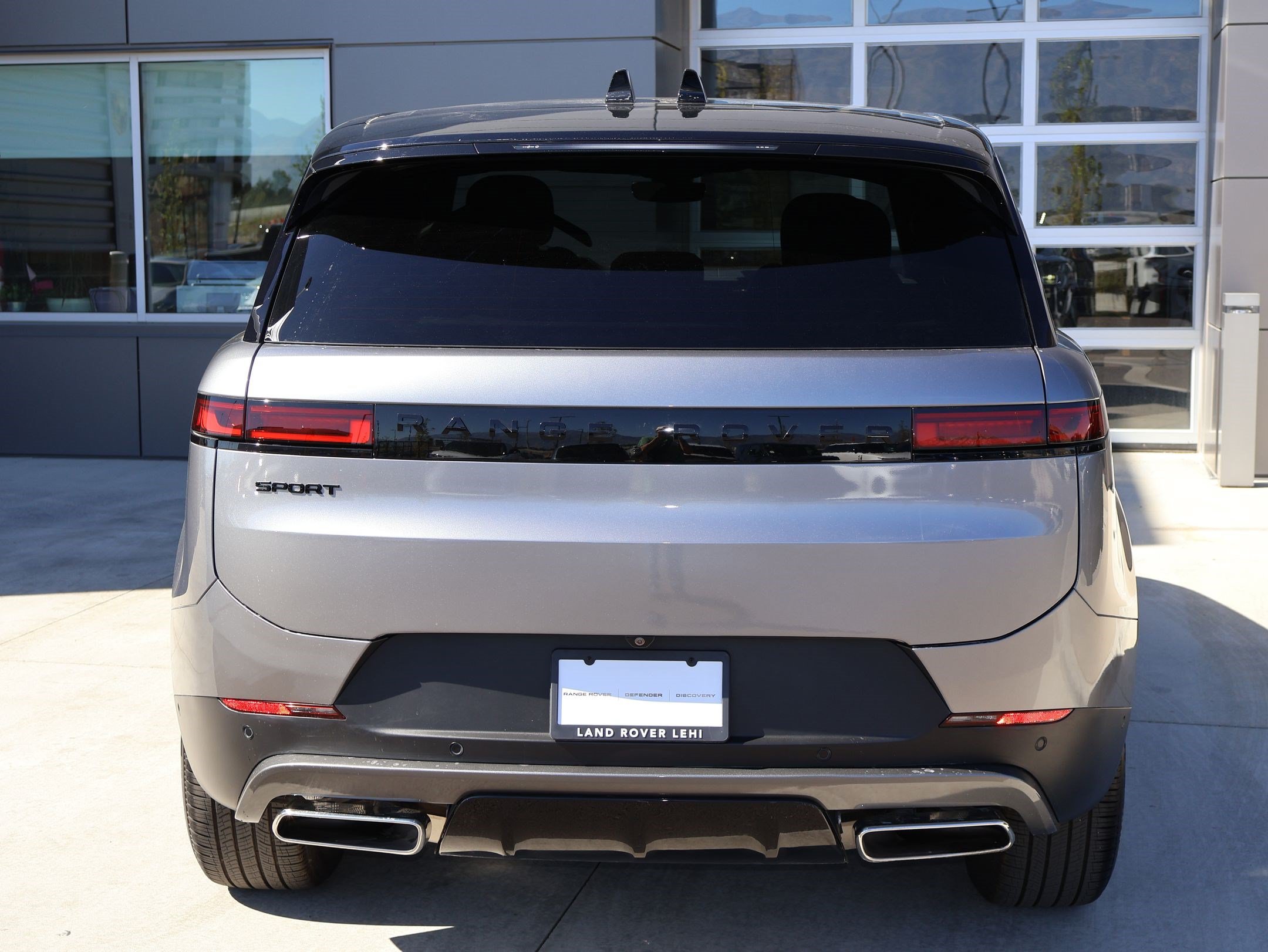 Used 2025 Land Rover Range Rover Sport SE AWD/4WD image 9