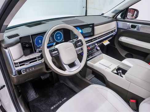Used 2025 Hyundai Santa Fe Calligraphy image 2