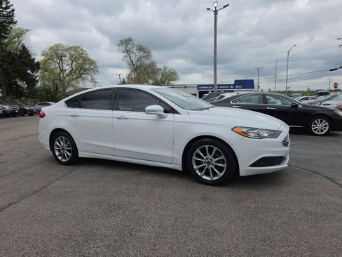 Used 2017 Ford Fusion SE FWD image 6