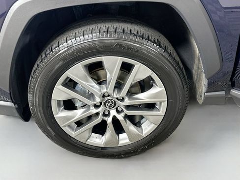 Used 2025 Toyota RAV4 XLE Premium AWD/4WD image 32